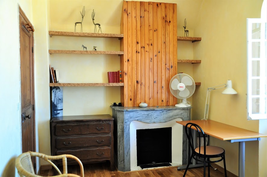 bureau chemin&eacute;e